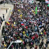 Foto de manifestaciones en Colombia 7 de junio, en nota de Marchas Bogotá: señalan a aliado de Petro de instrumentalizar niños por video