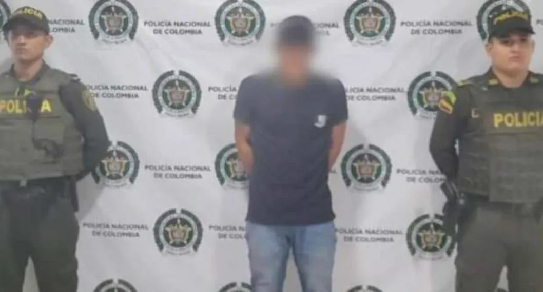 En Tolima, la Policía logró capturar a un joven de 20 años que repartía supuestos panfletos del 'Clan del Golfo'. Acá, todos los detalles del arresto.