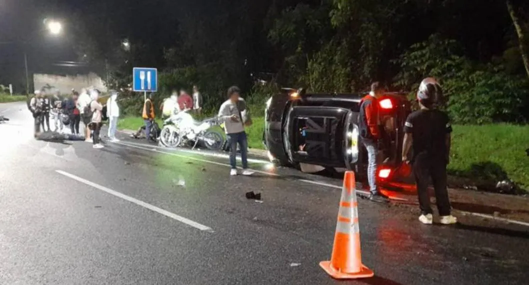 Accidente de tránsito dejo un policía muerto y tres heridos: los arrolló carro