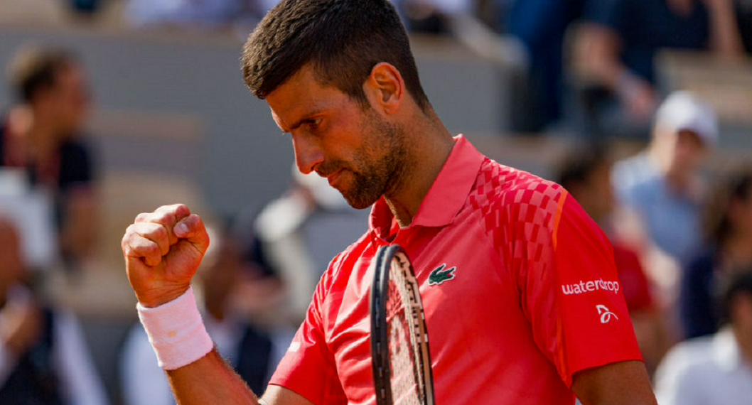 El tenista serbio Novak Djokovic está ante una gran oportunidad en Roland Garros y puede dar golpe a Rafael Nadal y Roger Federer.