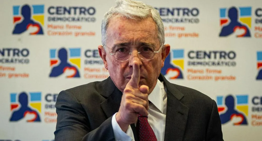 Álvaro Uribe Vélez, expresidente de Colombia, en una reunión del partido Centro Democrático. Recientemente, criticó el cese al fuego con el Eln y metió al Ejército en la discusión