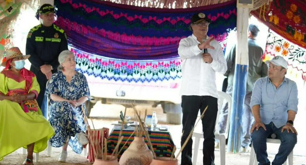 Gustavo Petro con comunidades raizales. El presidente anunció que irá una semana a La Guajira por un motivo
