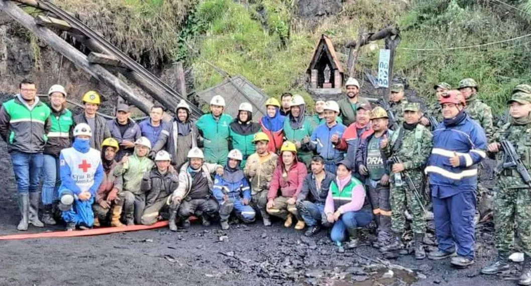 Rescatan a dos mineros atrapados en mina de Zipaquirá, Cundinamarca