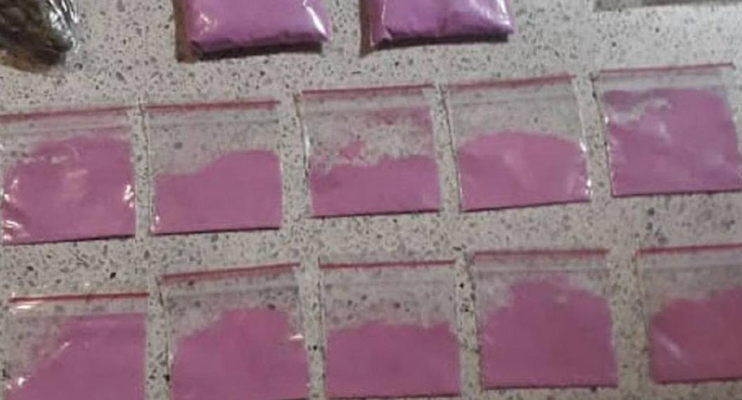 La Policía de Cali dio un golpe al narcotráfico, luego de desarticular un laboratorio casero de drogas sintéticas con 7.000 dosis. Acá, detalles.