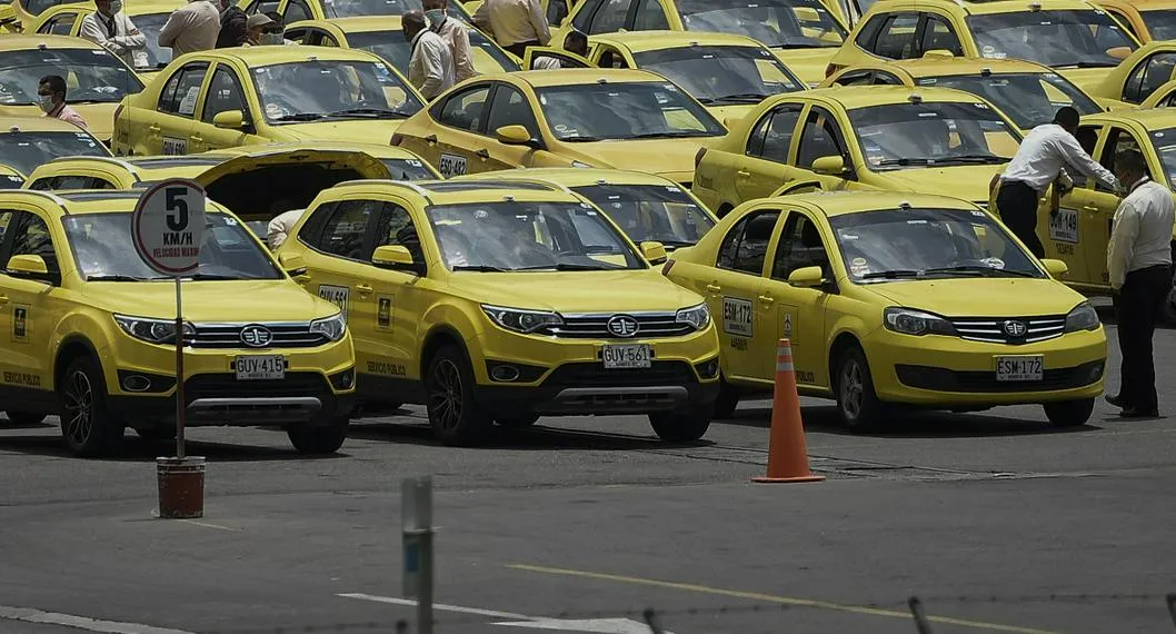Taxistas se van a paro en Colombia por costos de la gasolina y atacan a Gobierno