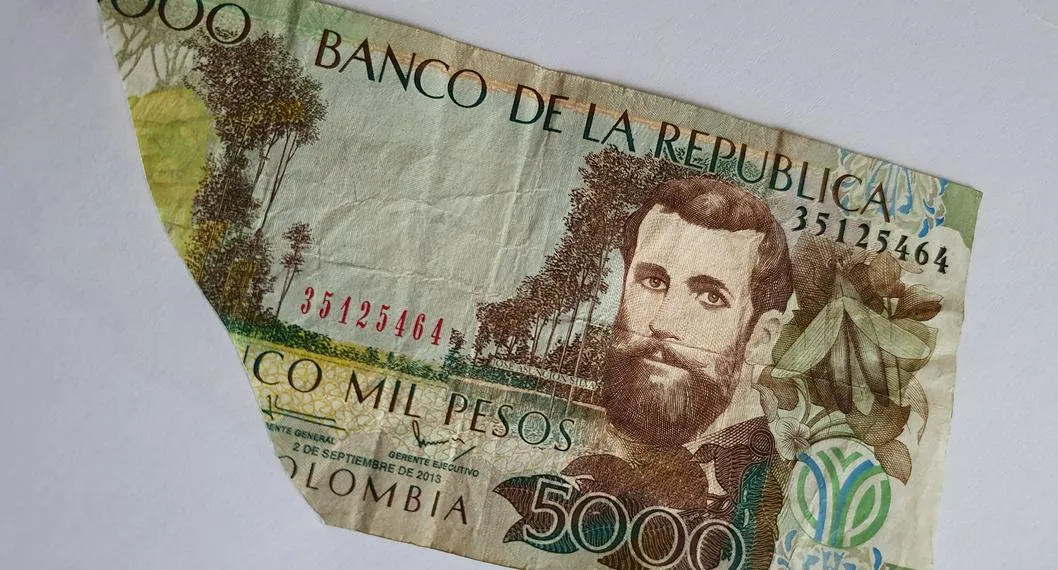 Así puede cambiar un billete dañado o falso por uno nuevo en el banco de la República.
