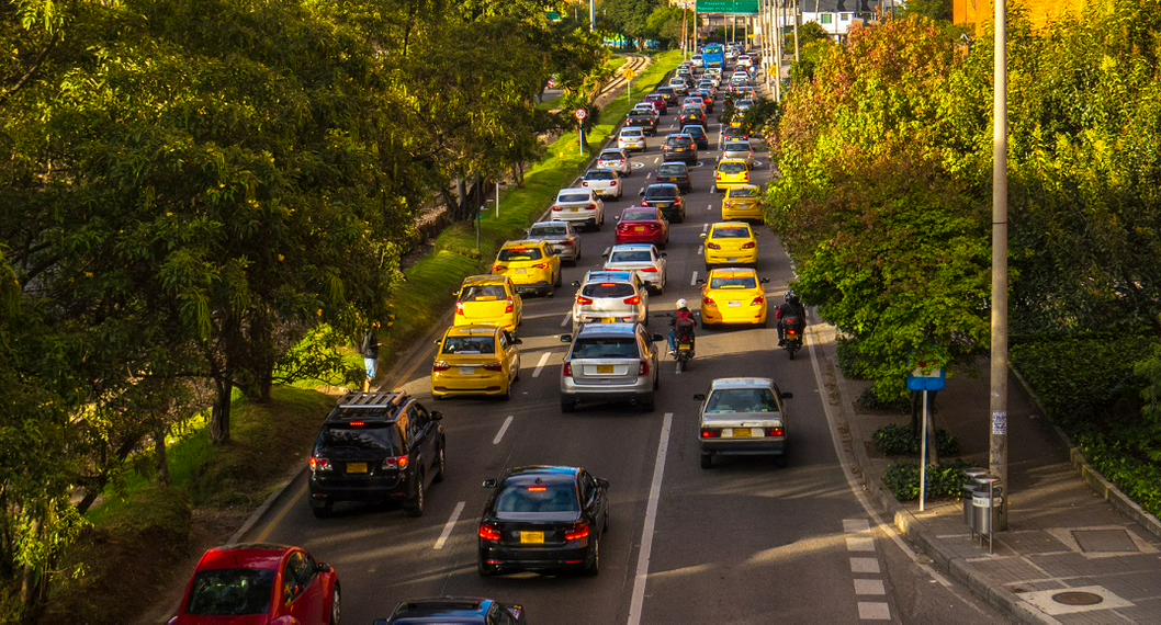 Ricardo Bonilla, ministro de Hacienda, sorprendió con su propuesta y fecha en la que carros a gasolina en Colombia dejarán de ser matriculados.