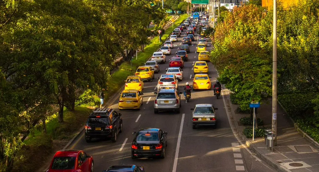 Ricardo Bonilla, ministro de Hacienda, sorprendió con su propuesta y fecha en la que carros a gasolina en Colombia dejarán de ser matriculados.