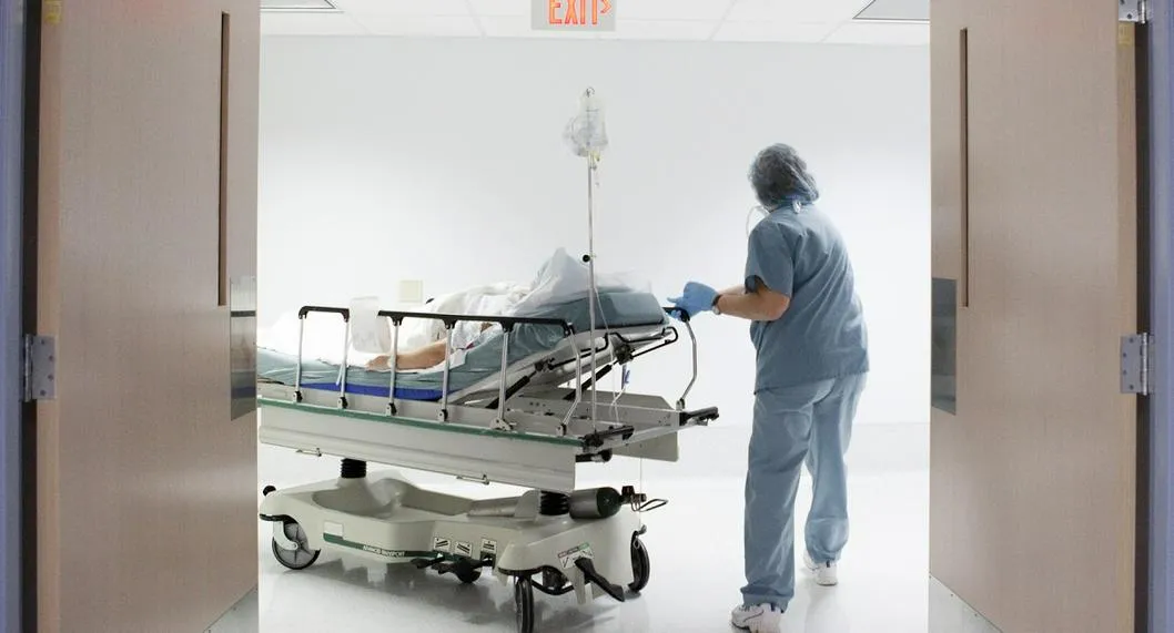 Persona en el hospital. En referencia a mujer que fue herida.