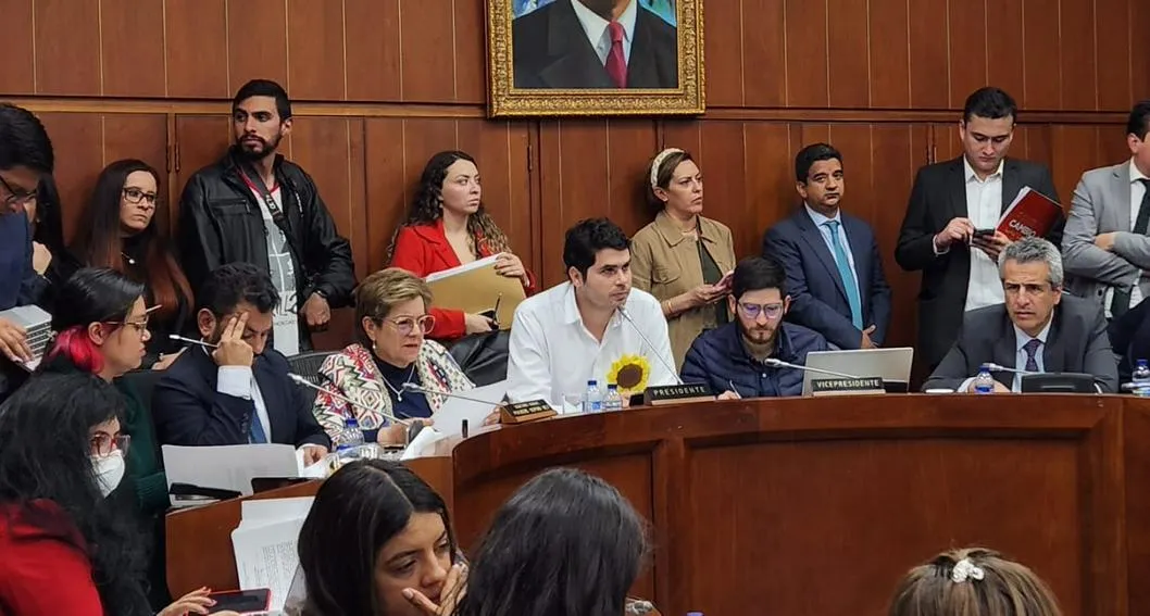 Reforma laboral en Colombia podría caerse por falta de quorúm en el Congreso. Petrismo dice que están jugando con "el bienestar de los y las trabajadoras".