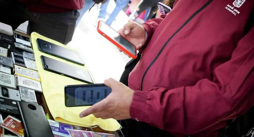 Operativo en Bogotá contra robo de celulares recuperó 40 y capturaron un sujeto