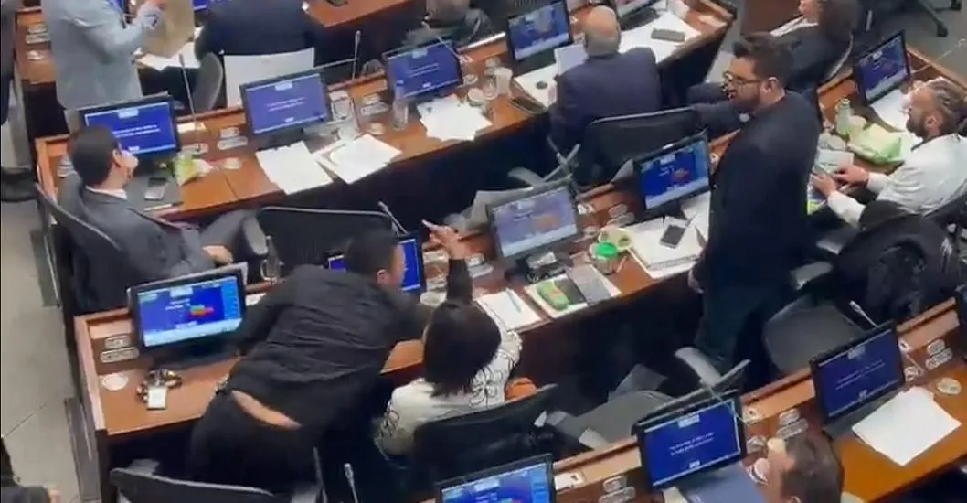 Inti Asprilla y 'Jota Pe' Hernández se agarraron en el Senado durante debate de cannabis.