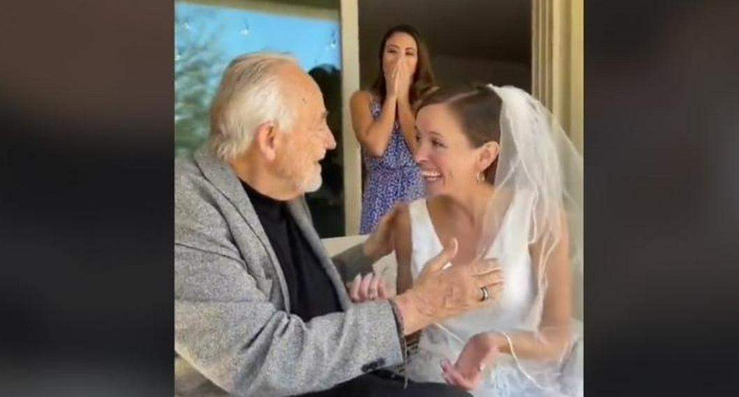 Un padre con alzhéimer se volvió viral en TikTok luego de reconocer a su hija justo el día de su boda. El video ha tocado miles de corazones.