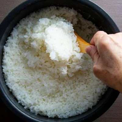 Consumir arroz blanco en exceso puede provocar que el azúcar en la sangre aumente y, por lo tanto, la persona desarrolle diabetes tipo 2