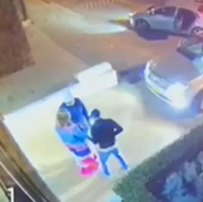 Banda de ladrones que se mueve en un carro gris se robó una camioneta en Los Mártires