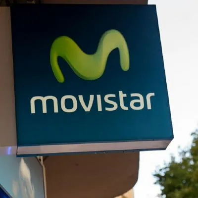 En Cali, un hombre se volvió viral al tomar una desesperada medida en una oficina de Movistar para ser atendido. Se quejaba por el mal servicio.