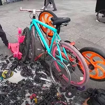 'Youtuber' reveló cómo funciona el mercado negro de las bicicletas en Bogotá, donde se consiguen partes desde 10.000 pesos.