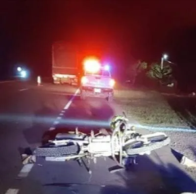 Hombre murió al chocar su motocicleta con una vaca vías cerca de Valledupar. No resistió las heridas y falleció en una clínica de la ciudad.