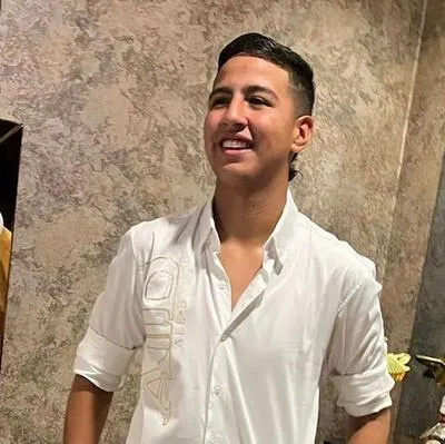 Hijo de Martín Elías celebró el cumpleaños del cantante y le llevó torta hasta la lápida; compartió fotos y sentidas palabras en homenaje.