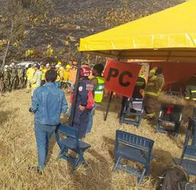 Incendio Cerro Gordo se reactivó en la noche pero cuerpo de bomberos lo lograron controlar.