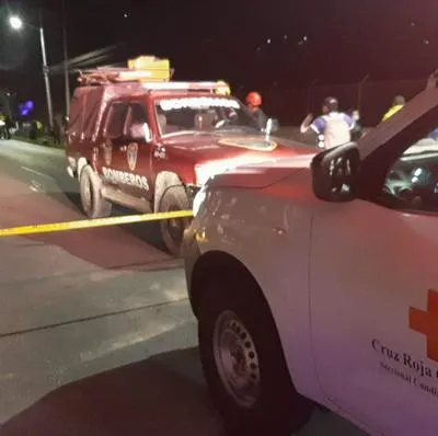 Dos motos chocaron de frente en un grave accidente de tránsito que dejó dos muertos y un herido entrando a Bogotá por Sibaté, Cundinamarca. 