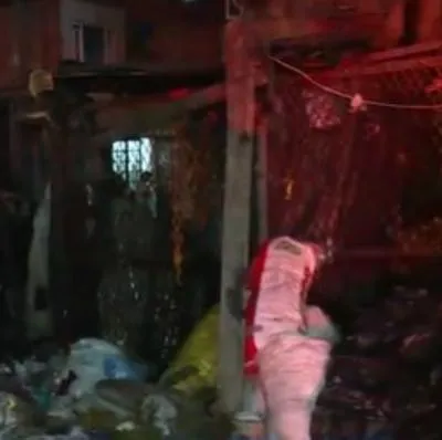 Incendio en bodega de plásticos en Bogotá consumió dos casas y dejó a varias familias afectadas. Recicladores produjeron la conflagración. 