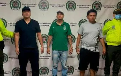 Hombres detenidos por asesinato de hinchas en Medellín.