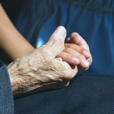 En Francia, una violenta agresión a una abuela y su nieta de 7 años causó controversia en todo el país. Familiares de las víctimas se pronunciaron.