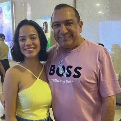Joven se tomó foto con el cantante vallenato Beto Zabaleta y dijo que lo conocía por los memes. Su reacción se volvió viral.