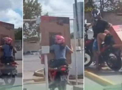 Captura de pantalla de video viral en el que joven se cae de moto con televisor.