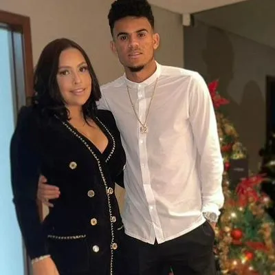 Luis Díaz confirmó juntó a su esposa, Geraldine Ponce que están esperando su segundo bebé con una fotografía publicada en redes sociales.
