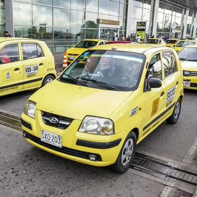 La famosa empresa Taxis Libres sorprendió al señalar que planea incrementar sus tarifas en junio debido al alza de la gasolina. Bogotanos, los afectados.