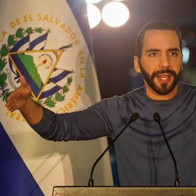 Nayib Bukele, presidente salvadoreño que gobierna bajo estado de excepción, durante el cual han sido capturados varios colombianos.