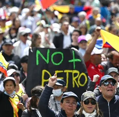 Marchas contra Gustavo Petro, que tuvieron 92.000 personas; más que las de a favor.
