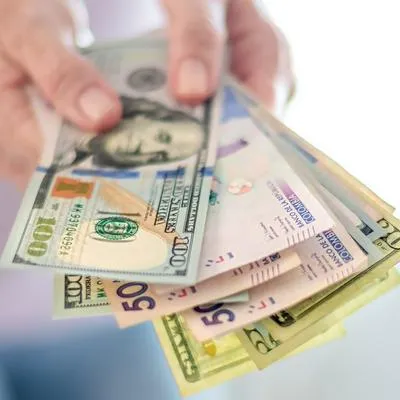 Peso y cambio de dólares: las tasas subirían por jugada de un banco