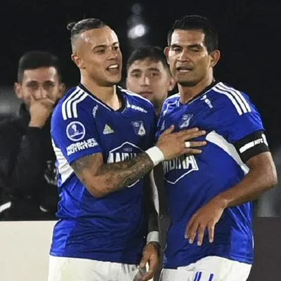 Leonardo Castro y David Mackalister Silva, en nota sobre que el goleador de Millonarios fue obrero y recolector de basura