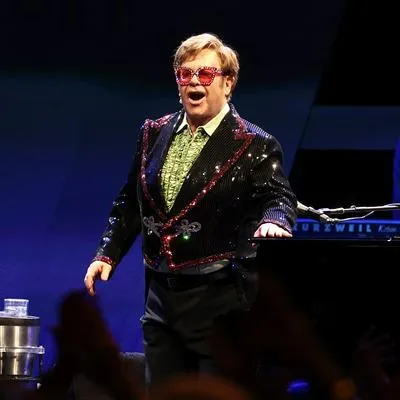 El cantante británico Elton John dijo que "Estados Unidos se está yendo al carajo" por la homofobia y por la leyes que se han aprobado en ese país.