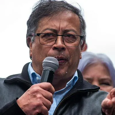 Gustavo Petro dejó a Guillermo Jaramillo, ministro de Salud, y Ricardo Bonilla, ministerio de Hacienda, como encargados por viaje a París.