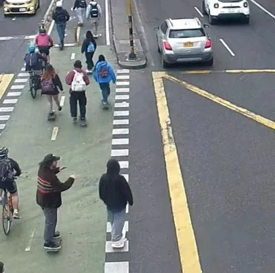 Este miércoles 21 de junio, hay trancón en la carrera Séptima de Bogotá por marchas del Día del Skate. Así está Transmilenio y otras vías.
