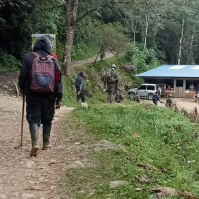 30 militares estarían retenidos en zona rural de Cali tras operativo contra minería ilegal