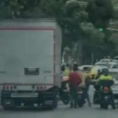 Conductor graba atraco a camión en exclusivo sector de Bogotá; hubo pánico