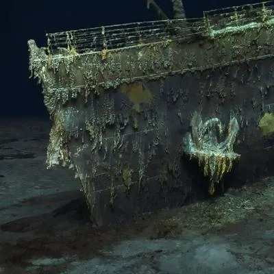 Restos del Titanic y una miniatura de Renata Rojas.