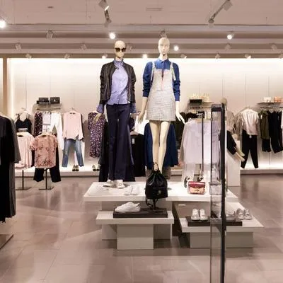 Revelan qué marca entre H&M, Zara, Falabella y Koaj está importando más ropa en Colombia y liderando el listado de ventas.