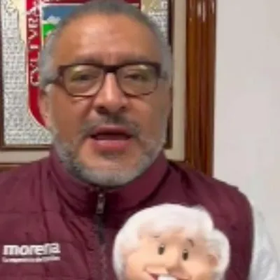 Un militante del partido oficialista en México presumió el 'Pejeluche' en sus redes sociales.