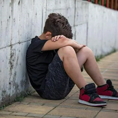 Brutal ataque con arma blanca de una mujer a una menor de edad: la acusa de hacer bullying a su hijo