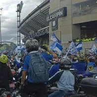 Mejores videos de los hinchas de Millonarios en el estadio El Campín cuando llegó el equipo.