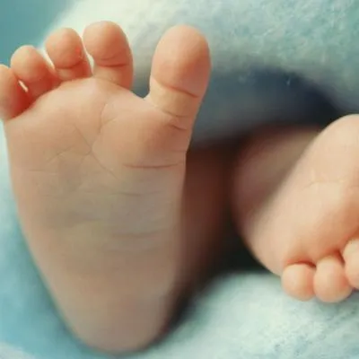 Foto de pies de bebé a propósito de cuántos apellidos hay en Colombia