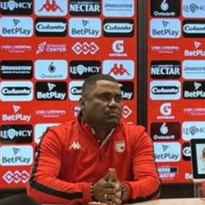 Hubert Bodhert en su presentación como nuevo DT de Independiente Santa Fe