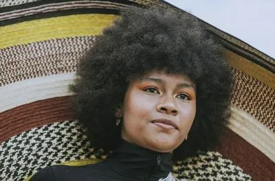 Mujer afrocolombiana. En relación con actividades en Bogotá.