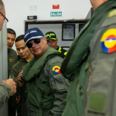 Gustavo Petro en Francia finalmente no vio aviones de combate para Fuerza Aérea